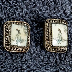 Antique 800 Silver Filigree Scrimshaw Figure Screw Back Earrings